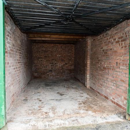 1 Bedroom Newton Apartment Wigan, Free Private Parking, Free WiFi, Garden Buitenkant foto