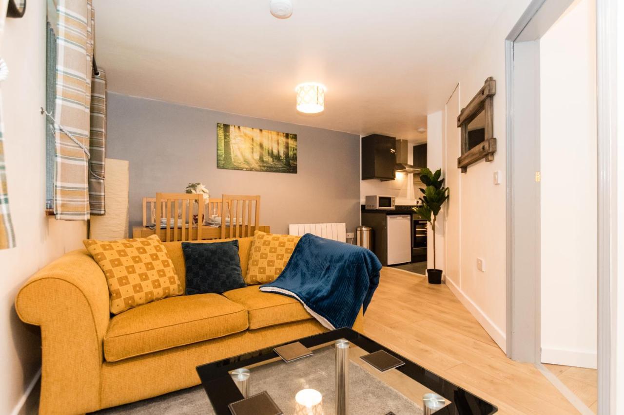 1 Bedroom Newton Apartment Wigan, Free Private Parking, Free WiFi, Garden Buitenkant foto