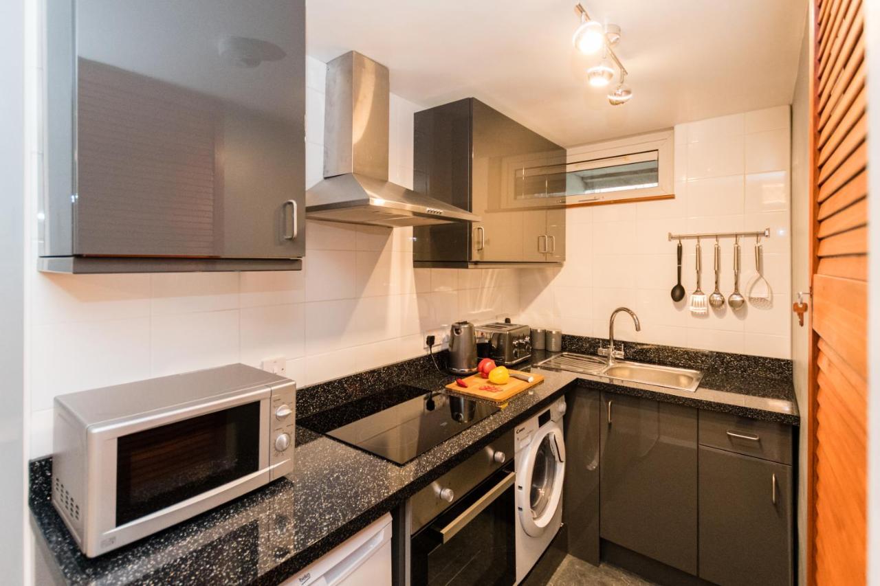 1 Bedroom Newton Apartment Wigan, Free Private Parking, Free WiFi, Garden Buitenkant foto