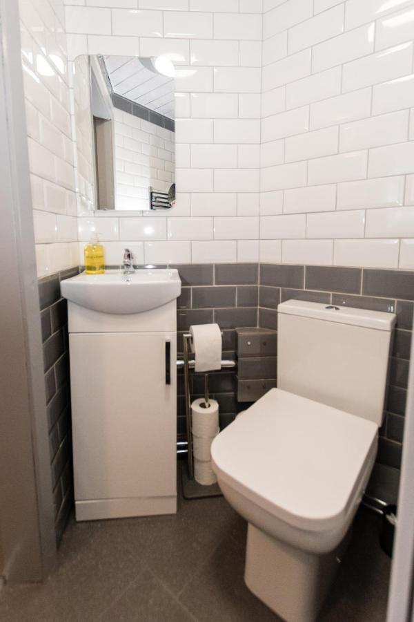 1 Bedroom Newton Apartment Wigan, Free Private Parking, Free WiFi, Garden Buitenkant foto