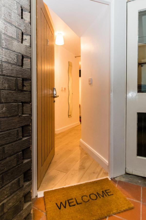 1 Bedroom Newton Apartment Wigan, Free Private Parking, Free WiFi, Garden Buitenkant foto