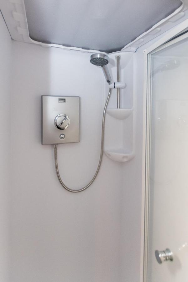 1 Bedroom Newton Apartment Wigan, Free Private Parking, Free WiFi, Garden Buitenkant foto