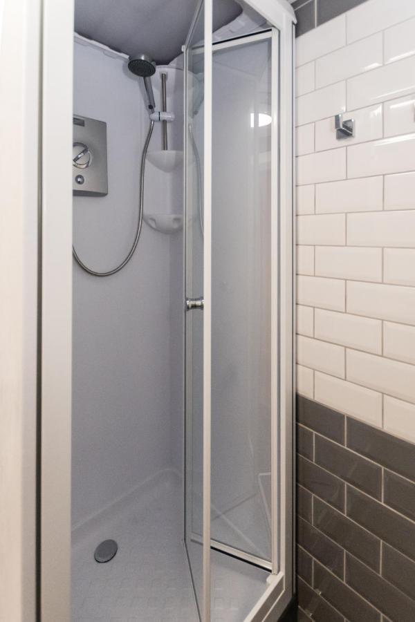 1 Bedroom Newton Apartment Wigan, Free Private Parking, Free WiFi, Garden Buitenkant foto