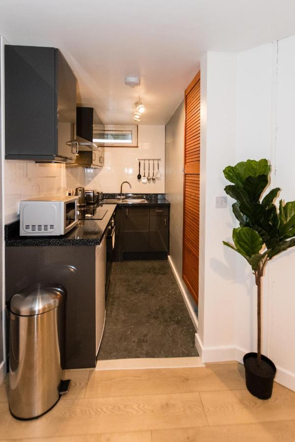 1 Bedroom Newton Apartment Wigan, Free Private Parking, Free WiFi, Garden Buitenkant foto