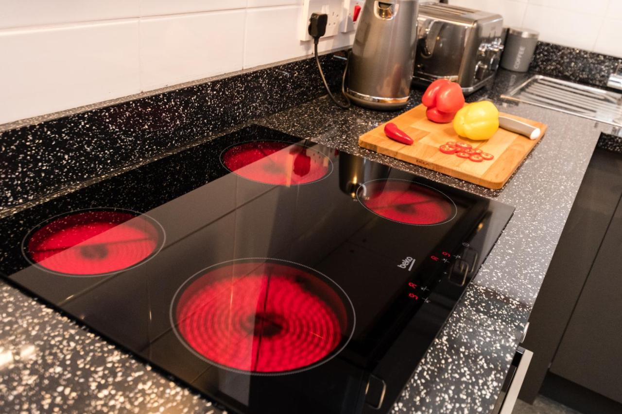 1 Bedroom Newton Apartment Wigan, Free Private Parking, Free WiFi, Garden Buitenkant foto