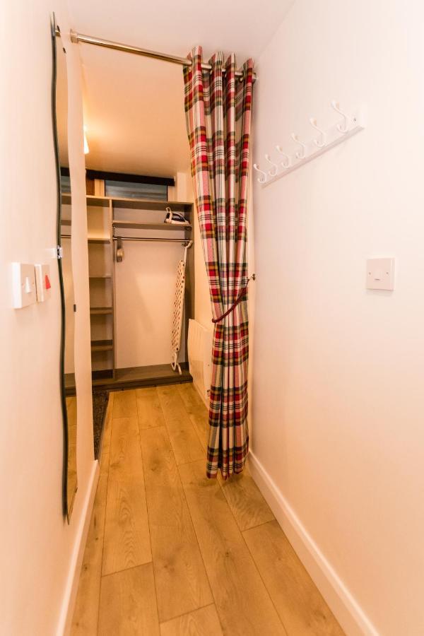 1 Bedroom Newton Apartment Wigan, Free Private Parking, Free WiFi, Garden Buitenkant foto