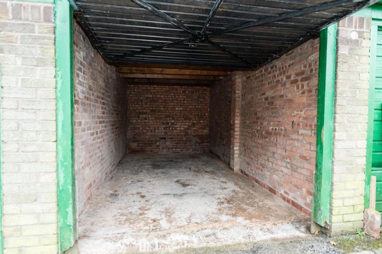 1 Bedroom Newton Apartment Wigan, Free Private Parking, Free WiFi, Garden Buitenkant foto